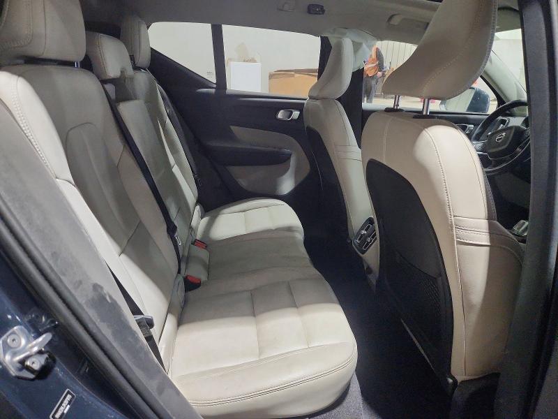 Photo 11 from auction – 2019 VOLVO XC40 T4 IN with VIN YV4AC2HL2K2071775