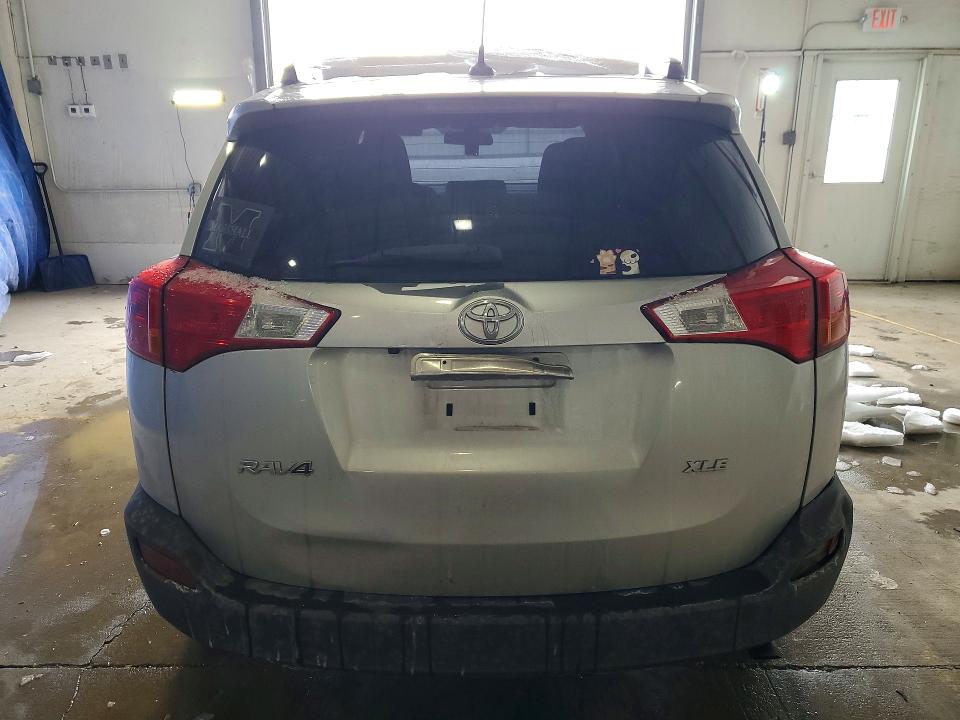 Photo 6 from auction – 2015 TOYOTA RAV4 with VIN 2T3WFREV4FW215063