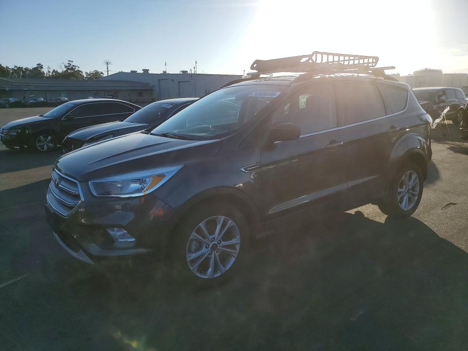 FORD ESCAPE SE 2018 with VIN 1FMCU0GD1JUA11430 - Photo from auction
