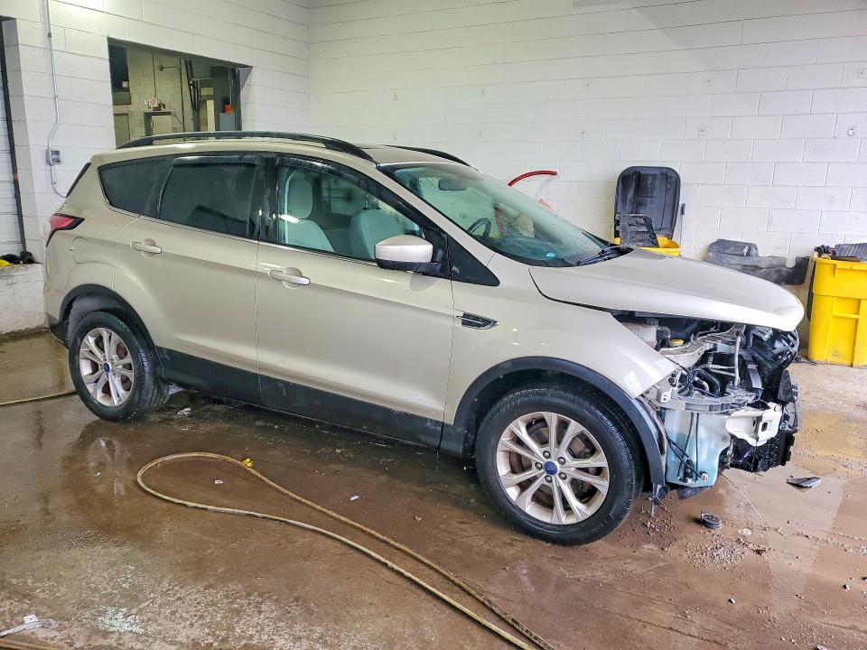 Photo 4 from auction – 2018 FORD ESCAPE with VIN 1FMCU0GD8JUB05921