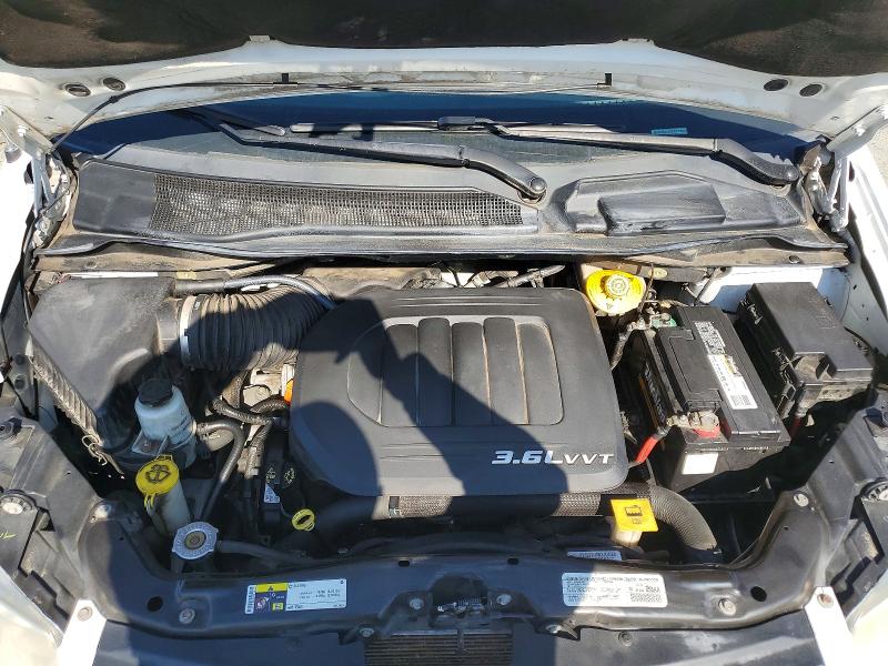 Photo 12 from auction – 2014 CHRYSLER TOWN & COU with VIN 2C4RC1BG2ER448557