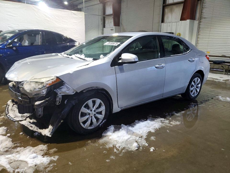 TOYOTA COROLLA 2015 con VIN 5YFBURHE0FP327143 - Foto de la subasta