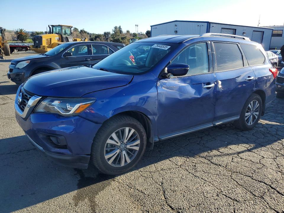 NISSAN PATHFINDER 2017 with VIN 5N1DR2MN0HC668752 - Photo from auction