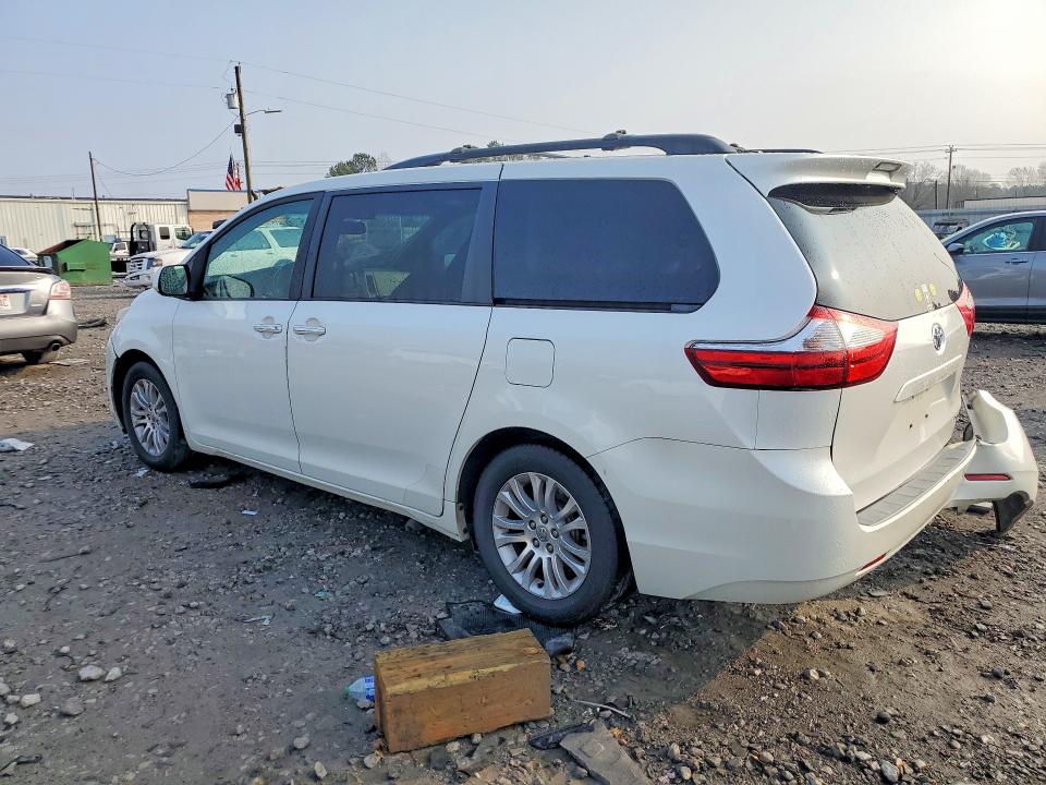 Photo 2 from auction – 2015 TOYOTA SIENNA XLE with VIN 5TDYK3DC2FS631664