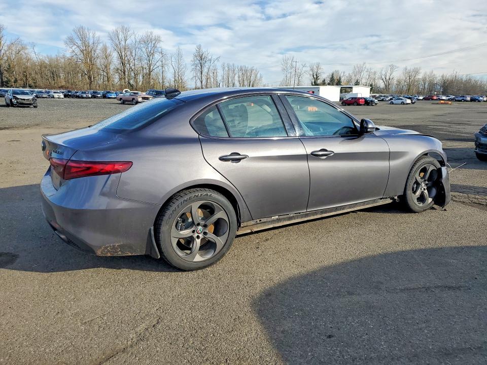 Photo 3 from auction – 2017 ALFA ROMEO GIULIA Q4 with VIN ZARFAEDN2H7551369