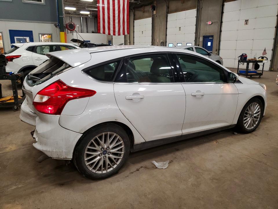 Photo 3 from auction – 2012 FORD FOCUS with VIN 1FAHP3M22CL451466