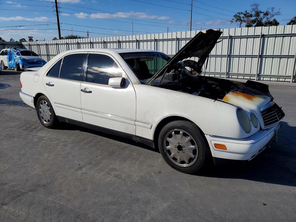 Photo 4 from auction – 1998 MERCEDES-BENZ E with VIN WDBJF65F4WA530413