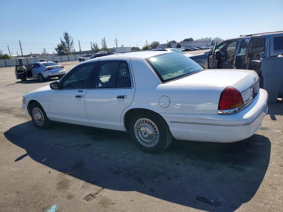 Photo 2 from auction – 2000 FORD CROWN VICT with VIN 2FAFP73W4YX123754