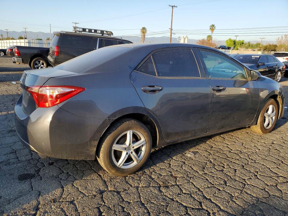Photo 3 from auction – 2018 TOYOTA COROLLA with VIN 5YFBURHE4JP756102
