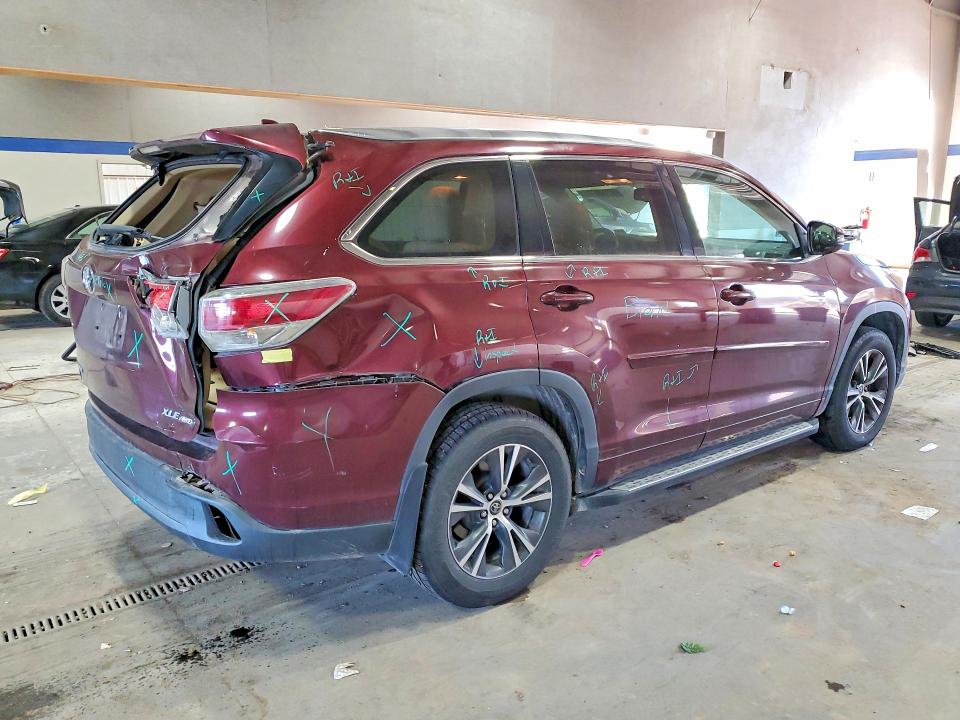 Photo 3 from auction – 2016 TOYOTA HIGHLANDER with VIN 5TDJKRFH1GS242772