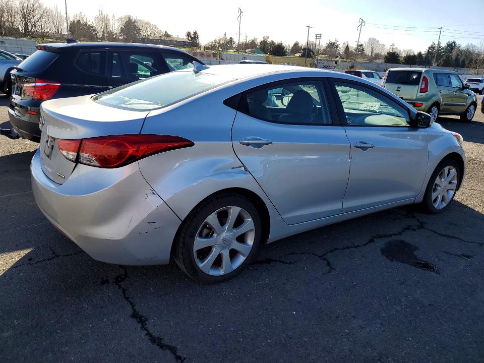 Photo 3 from auction – 2011 HYUNDAI ELANTRA with VIN 5NPDH4AE2BH052912