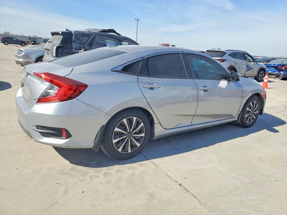 Photo 3 from auction – 2016 HONDA CIVIC with VIN 19XFC1F79GE000995