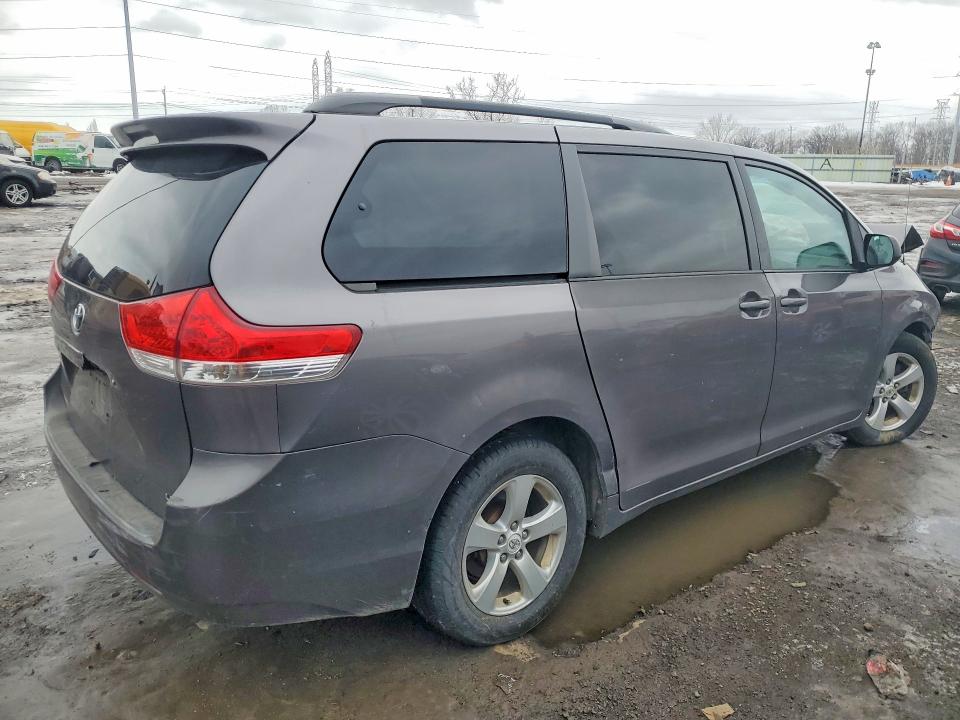 Photo 3 from auction – 2011 TOYOTA SIENNA with VIN 5TDKK3DC5BS072465