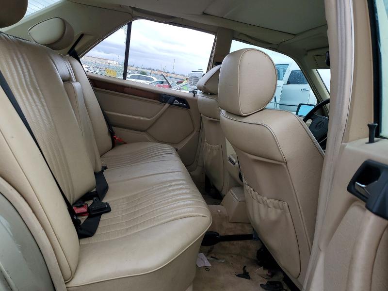 Photo 10 from auction – 1995 MERCEDES-BENZ E with VIN WDBEB31E0SC072165
