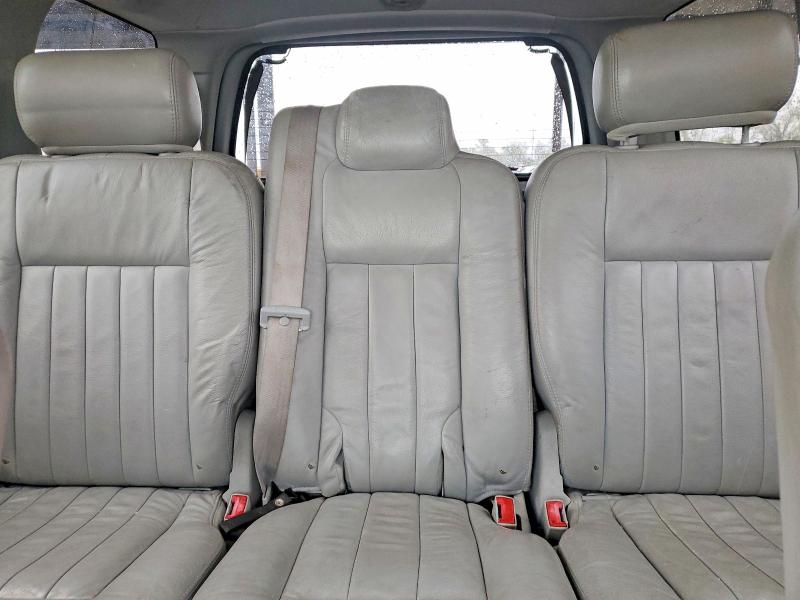 Photo 10 from auction – 2004 LINCOLN NAVIGATOR with VIN 5LMFU27RX4LJ12137