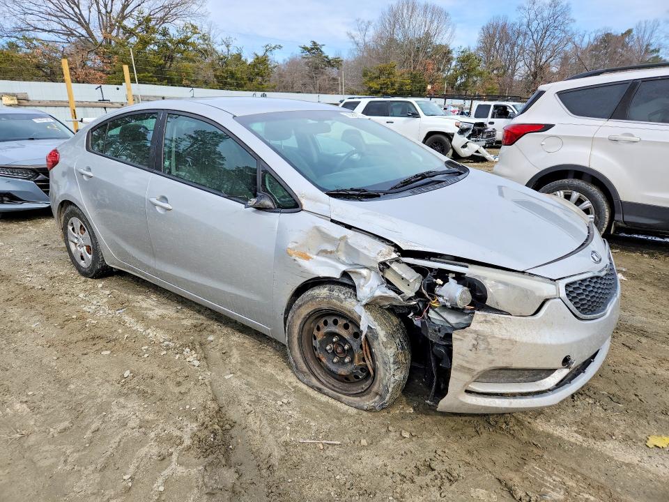 Photo 4 from auction – 2016 KIA FORTE with VIN KNAFK4A63G5541973