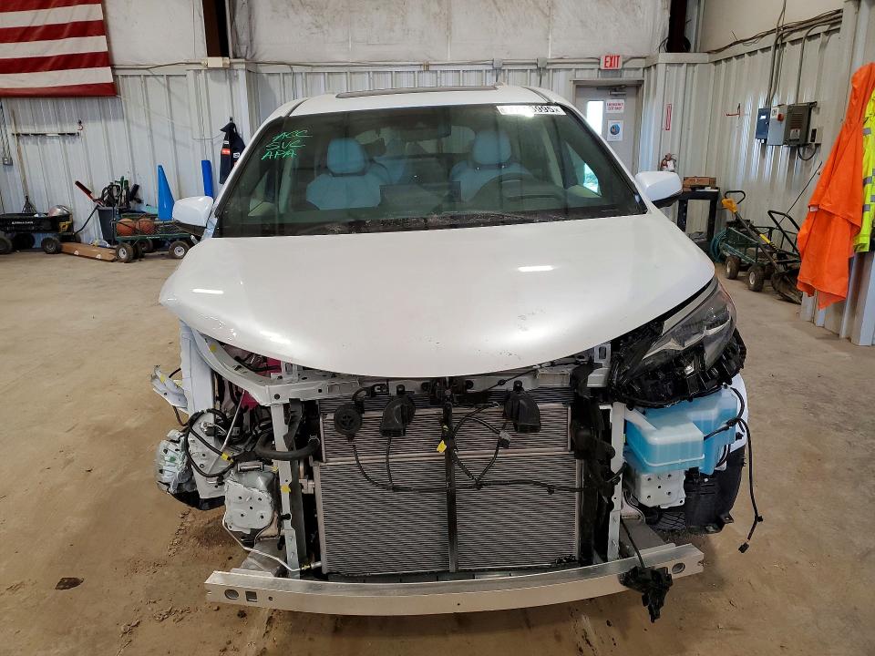 Photo 5 from auction – 2026 TOYOTA SIENNA LIM with VIN 5TDESKFC2TS235935