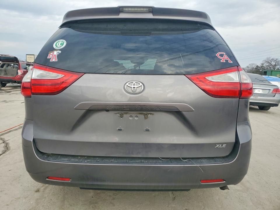 Photo 6 from auction – 2018 TOYOTA SIENNA with VIN 5TDYZ3DC5JS911745