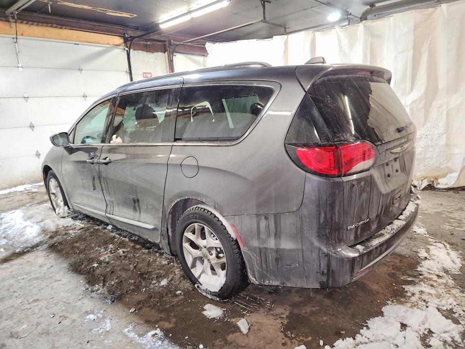 Photo 2 from auction – 2018 CHRYSLER PACIFICA with VIN 2C4RC1EG5JR292858