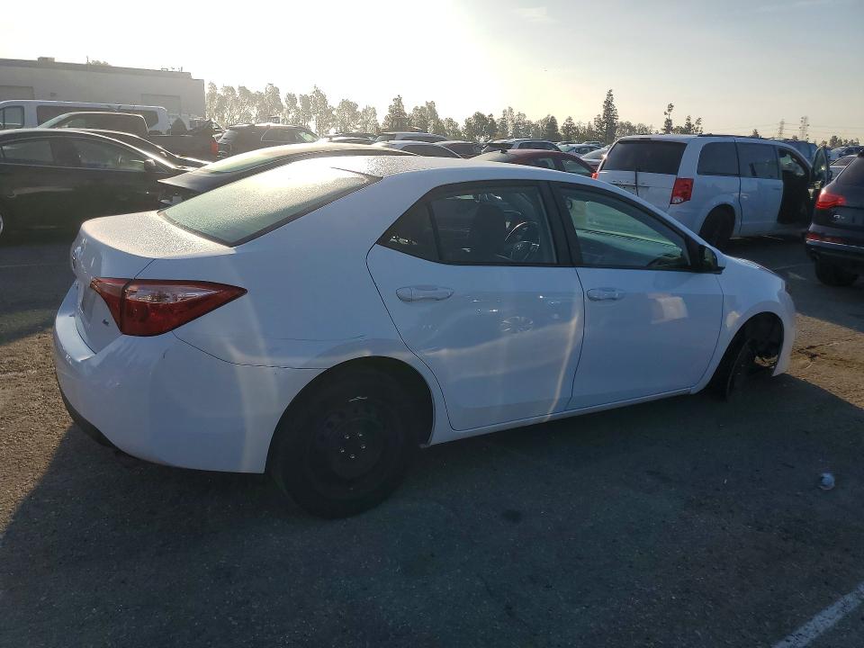 Photo 3 from auction – 2018 TOYOTA COROLLA with VIN 2T1BURHE0JC056920