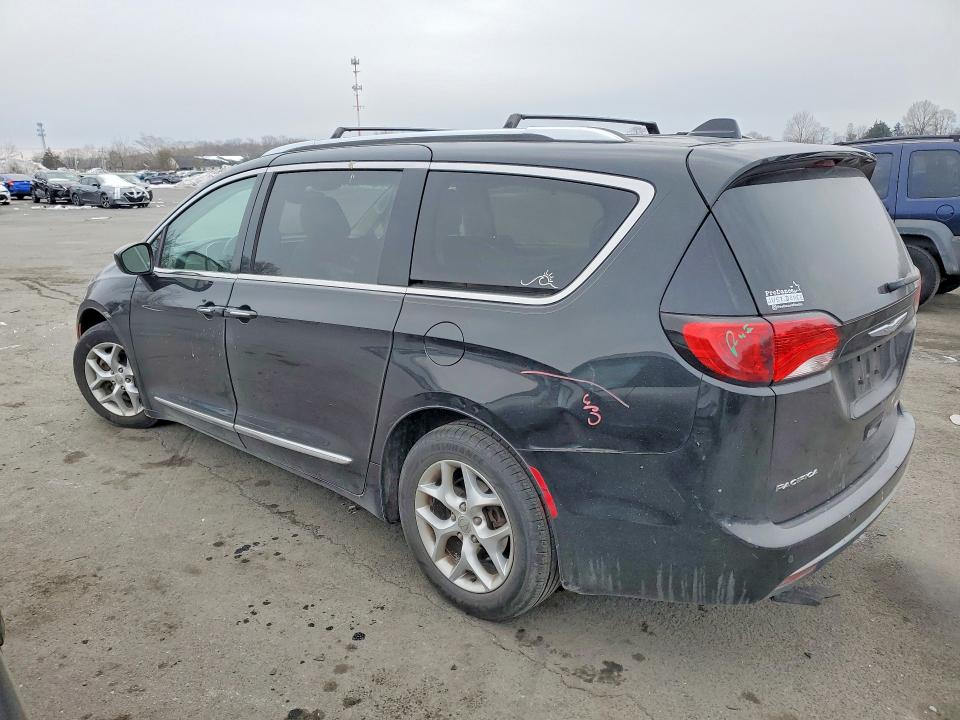 Photo 2 from auction – 2017 CHRYSLER PACIFICA T with VIN 2C4RC1EG4HR643995