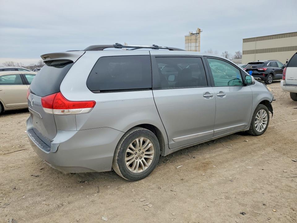 Photo 3 from auction – 2012 TOYOTA SIENNA with VIN 5TDYK3DC2CS182157