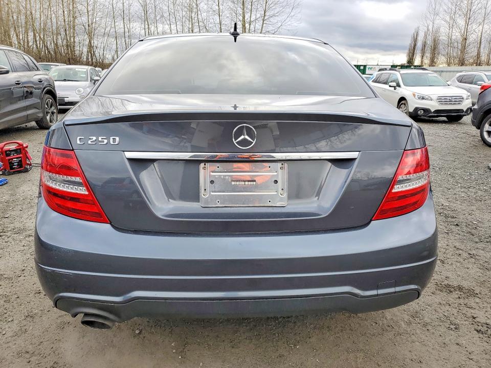 Photo 6 from auction – 2014 MERCEDES-BENZ C 250 with VIN WDDGF4HB4ER317962