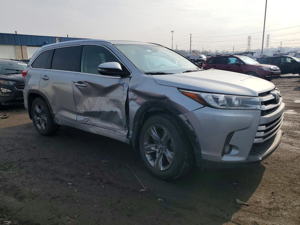 Photo 4 from auction – 2018 TOYOTA HIGHLANDER with VIN 5TDDZRFH7JS807641