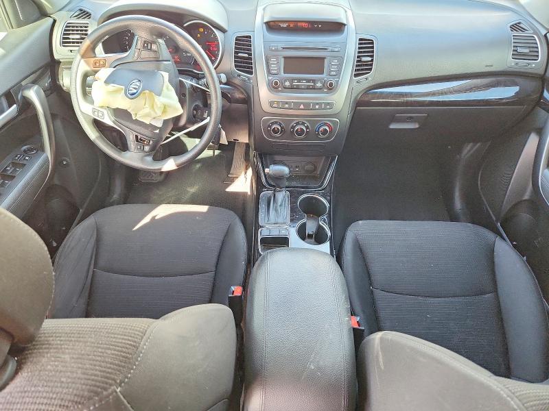 Photo 8 from auction – 2015 KIA SORENTO with VIN 5XYKT4A72FG601044