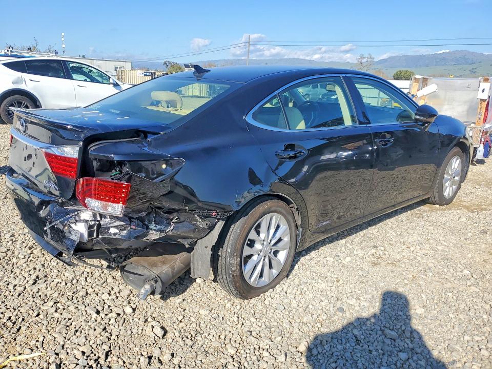 Photo 3 from auction – 2013 LEXUS ES 300H with VIN JTHBW1GG1D2032612