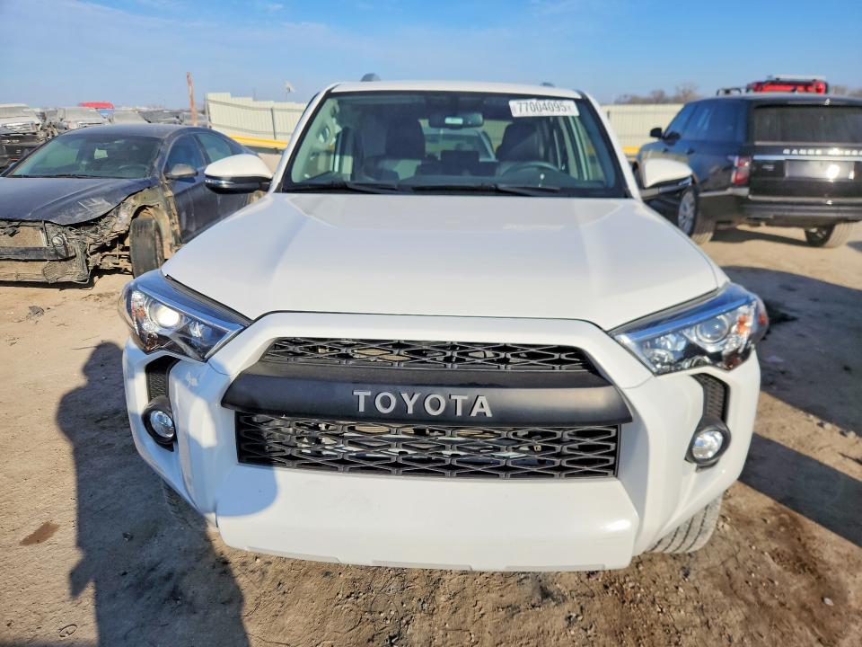 Photo 5 from auction – 2018 TOYOTA 4 RUNNER S with VIN JTEBU5JRXJ5547994