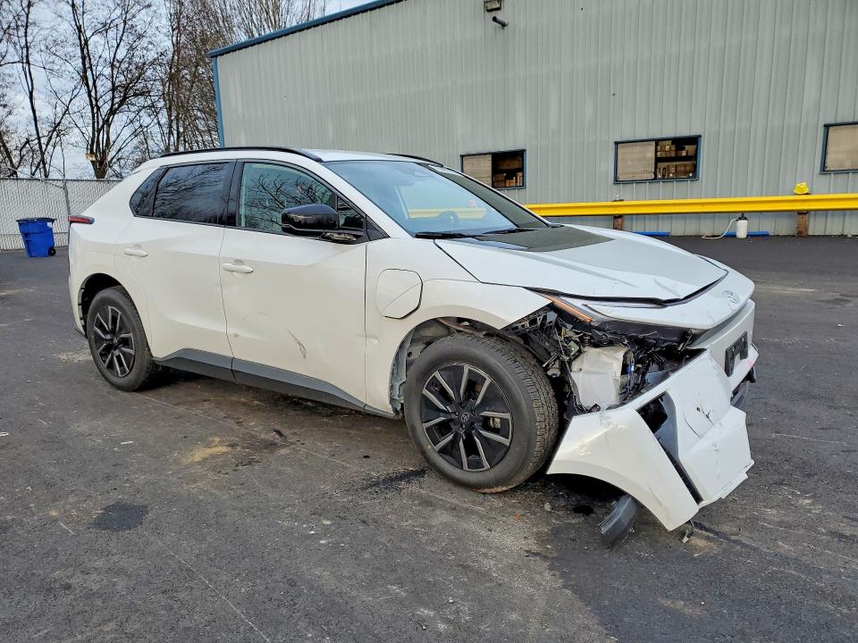 Photo 4 from auction – 2026 TOYOTA BZ with VIN JTMBCAEB9TA001369