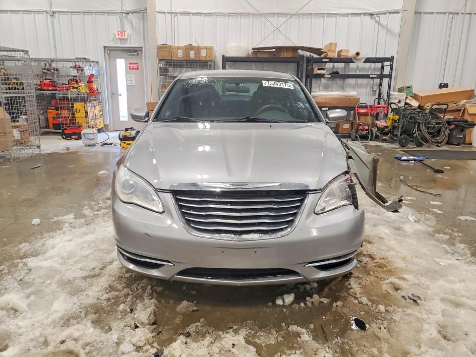 Photo 5 from auction – 2013 CHRYSLER 200 with VIN 1C3CCBAB3DN667786