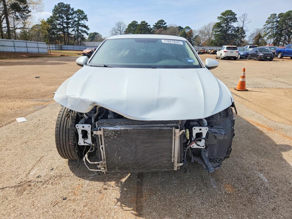 Photo 5 from auction – 2023 VOLKSWAGEN JETTA with VIN 3VW5M7BU7PM021287