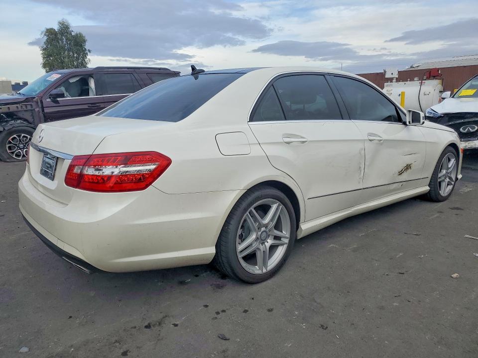 Photo 3 from auction – 2011 MERCEDES-BENZ E 350 with VIN WDDHF5GB9BA378133