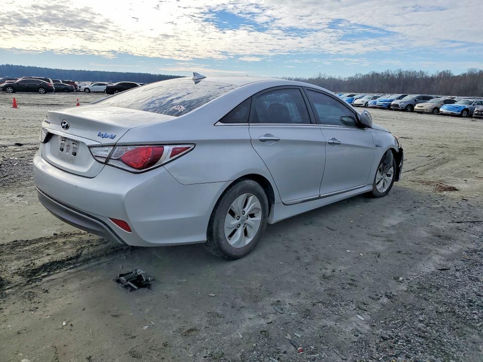 Photo 3 from auction – 2015 HYUNDAI SONATA HYB with VIN KMHEC4A41FA131653