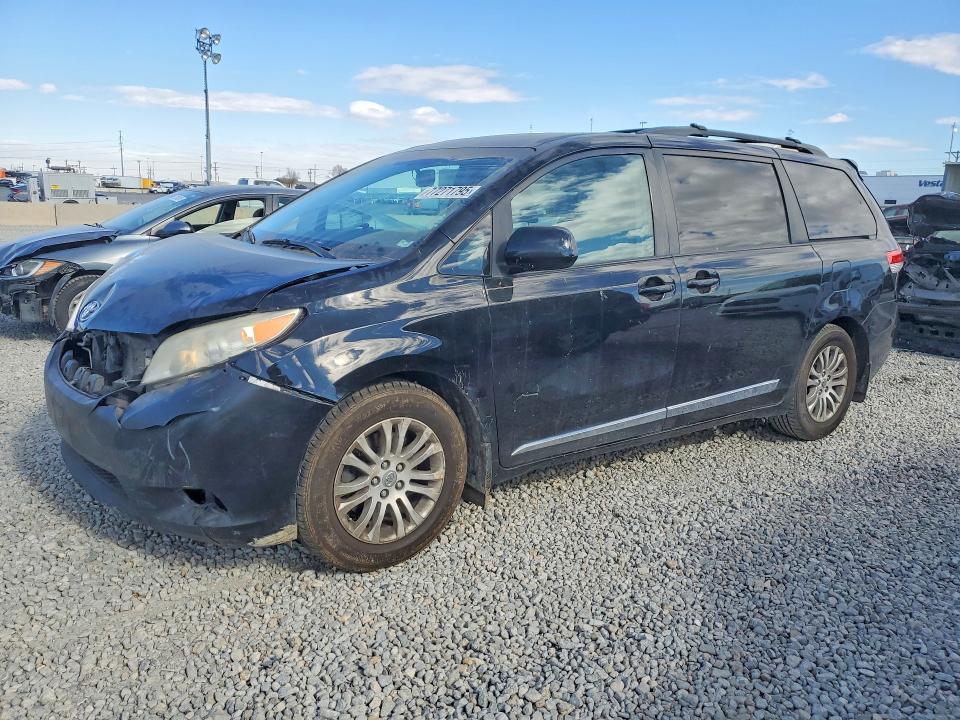 TOYOTA SIENNA 2011 with VIN 5TDYK3DCXBS139524 - Photo from auction