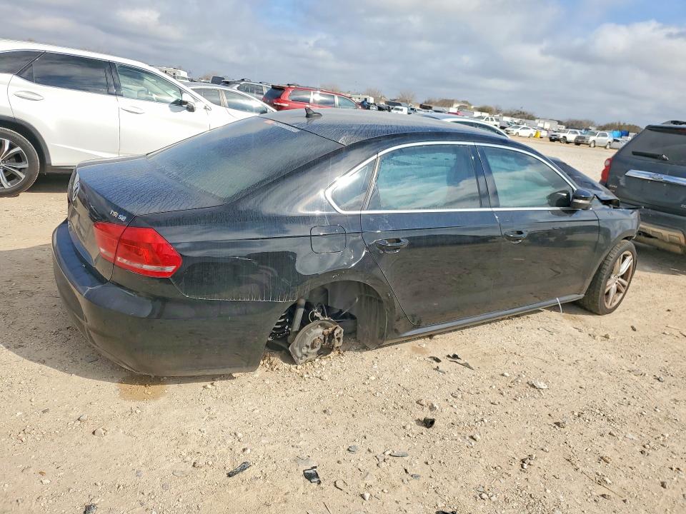 Photo 3 from auction – 2014 VOLKSWAGEN PASSAT SE with VIN 1VWBS7A38EC038065