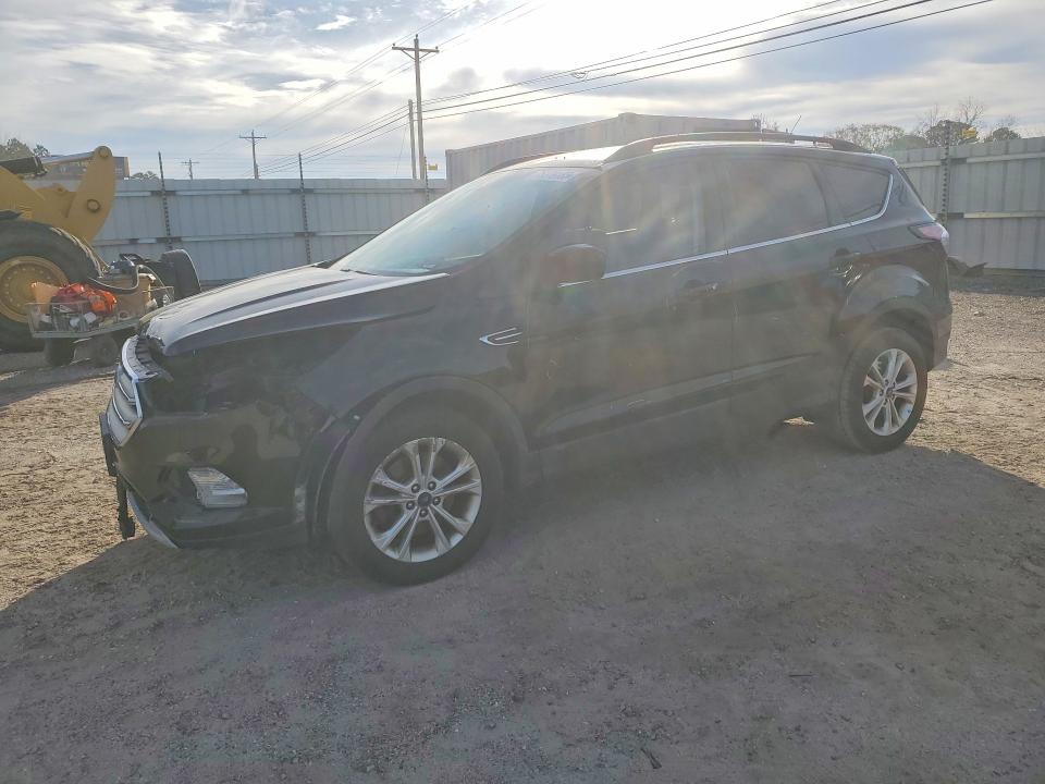 FORD ESCAPE SE 2018 with VIN 1FMCU9GDXJUD53088 - Photo from auction