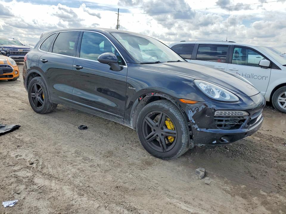 Photo 4 from auction – 2012 PORSCHE CAYENNE S with VIN WP1AE2A28CLA92378