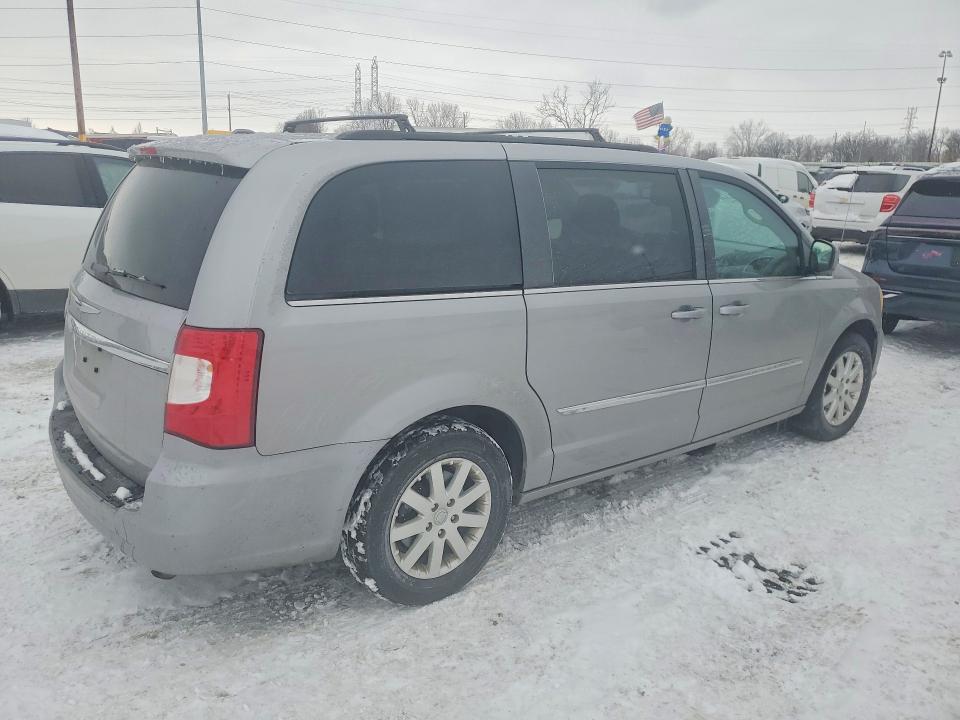 Photo 3 from auction – 2016 CHRYSLER TOWN & COU with VIN 2C4RC1BG0GR255259