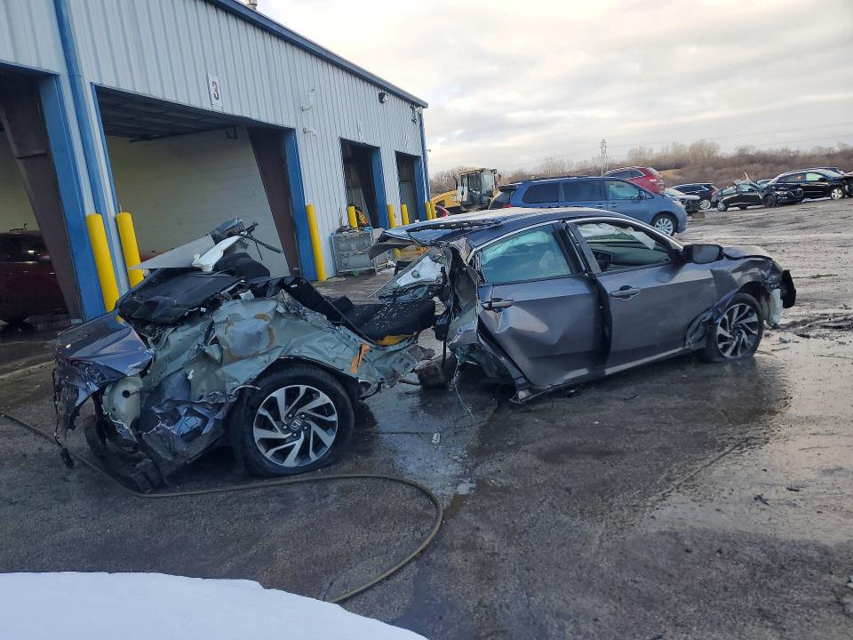 Photo 3 from auction – 2016 HONDA CIVIC EX with VIN 19XFC2F76GE036343