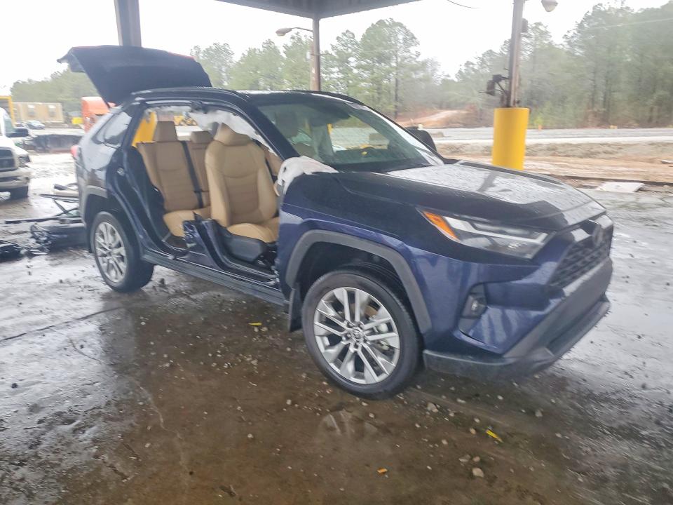 Photo 4 from auction – 2022 TOYOTA RAV4 with VIN 2T3C1RFV4NW227759