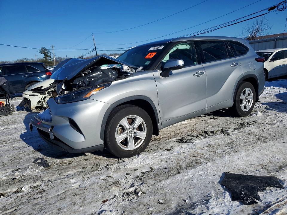 TOYOTA HIGHLANDER 2022 with VIN 5TDCZRBHXNS212189 - Photo from auction