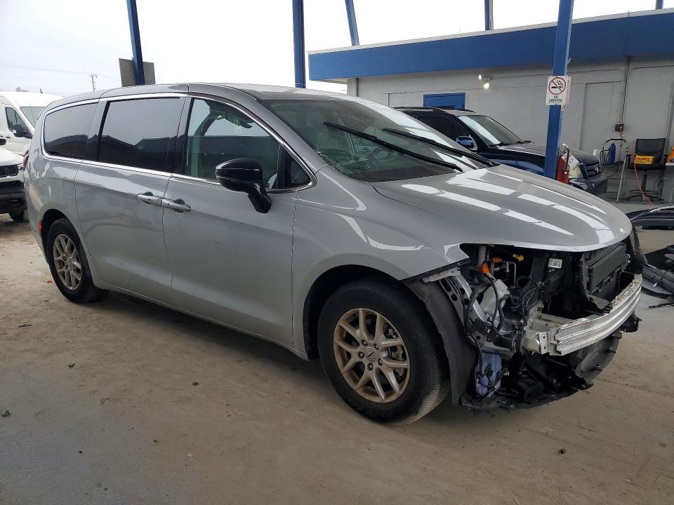 Photo 4 from auction – 2024 CHRYSLER PACIFICA with VIN 2C4RC1BG9RR131736