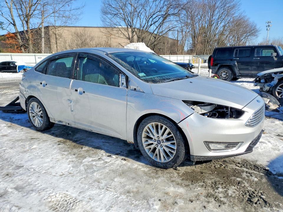 Photo 4 from auction – 2015 FORD FOCUS with VIN 1FADP3J25FL226479
