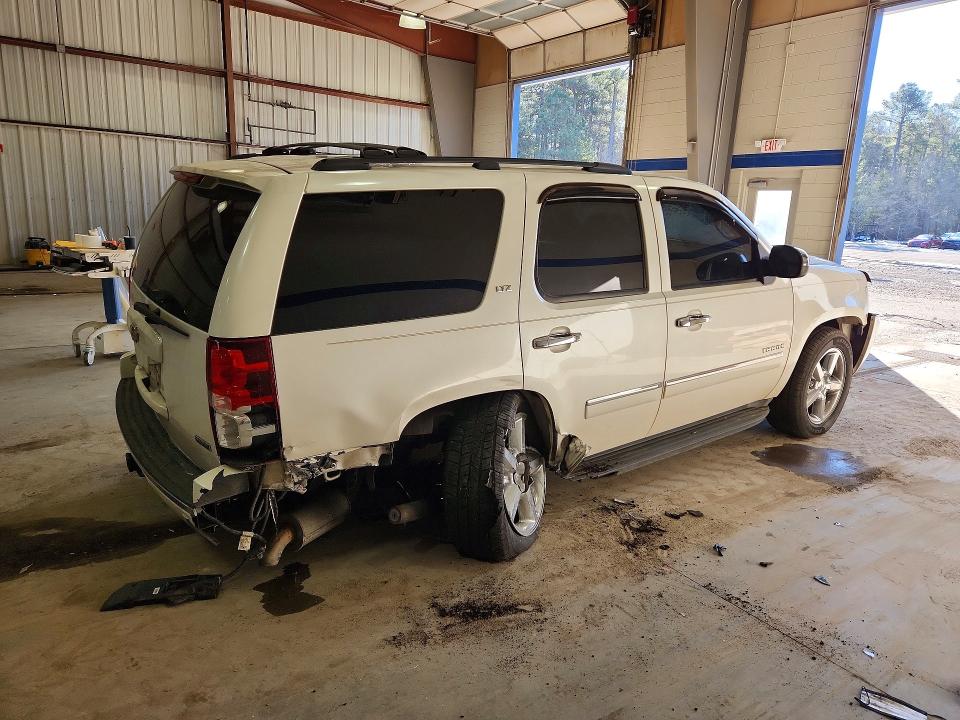 Photo 3 from auction – 2011 CHEVROLET TAHOE with VIN 1GNSKCE07BR314103