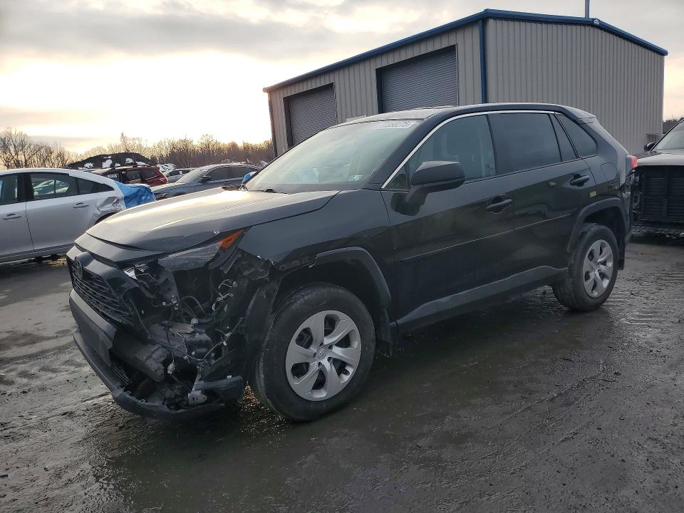 TOYOTA RAV4 LE 2022 مع رقم تعريف المركبة 2T3F1RFV5NC281022 - صورة من المزاد