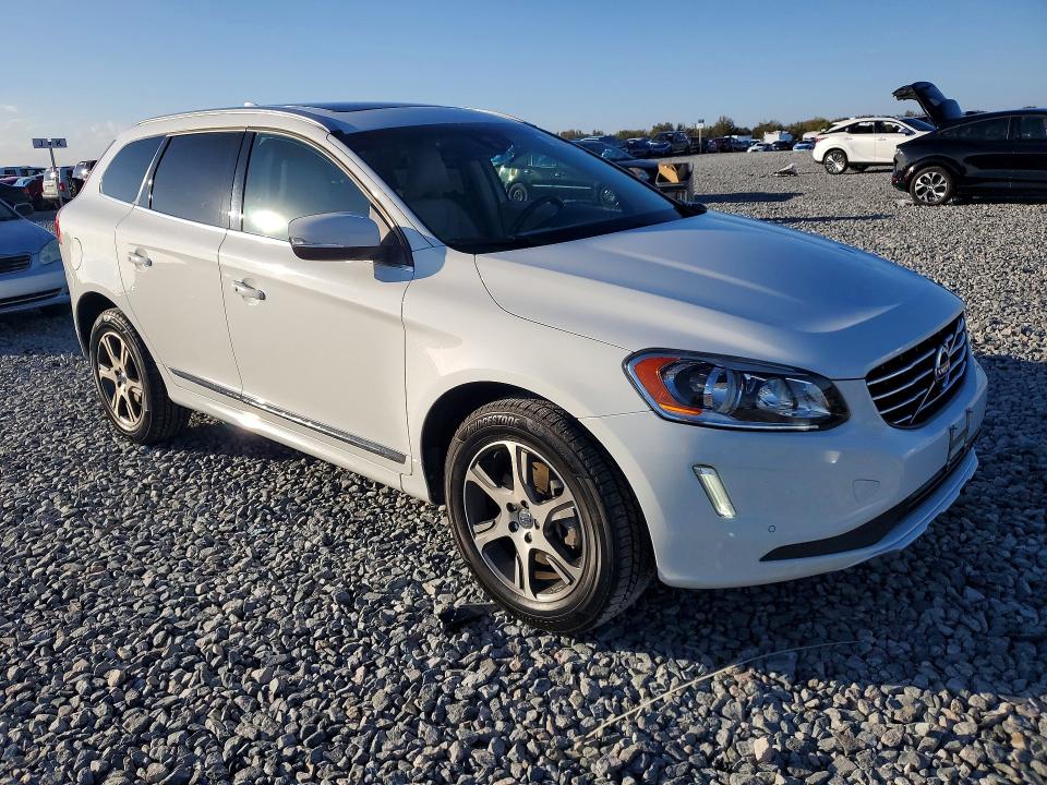 Foto 4 de la subasta – 2015 VOLVO XC60 con VIN YV4902RC9F2569696