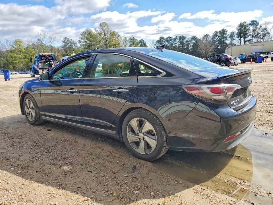 Photo 2 from auction – 2016 HYUNDAI SONATA with VIN KMHE34L10GA017955